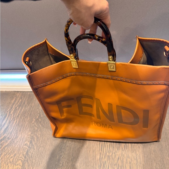 Pre-Owned FENDI BROWN LEATHER MEDIUM SUNSHINE TOTE - Picture 2 of 8